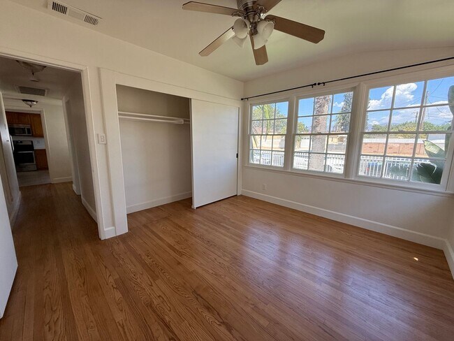 Building Photo - Newly Renovated Single-Family Home in Sun ...