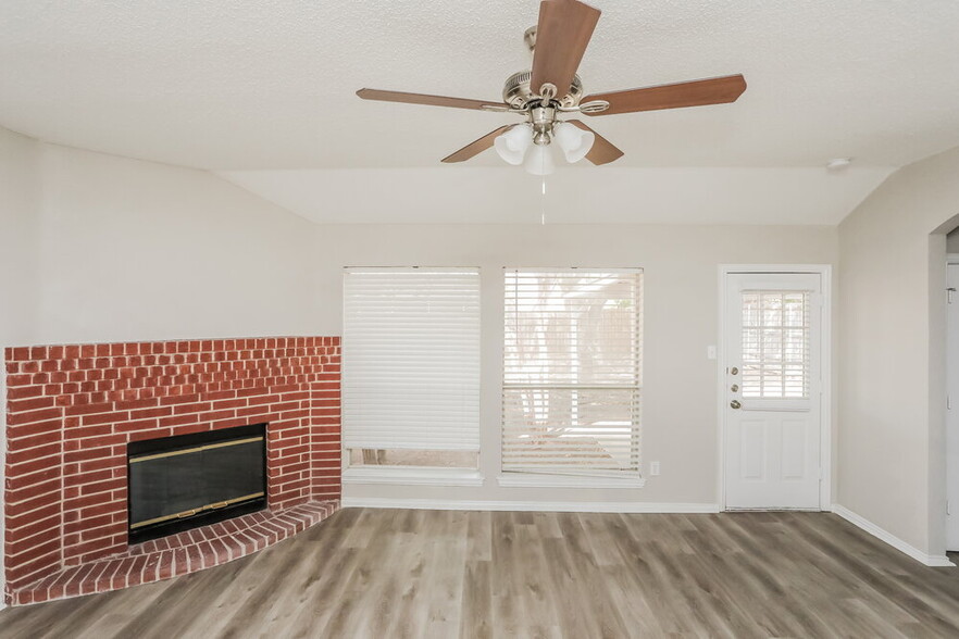 Building Photo - 1809 Clayton Dr