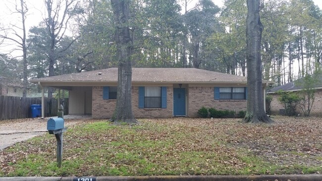 Primary Photo - 1301 Scott St