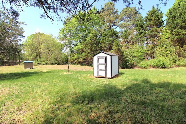 Building Photo - 3 Bedroom Home in Monroe!