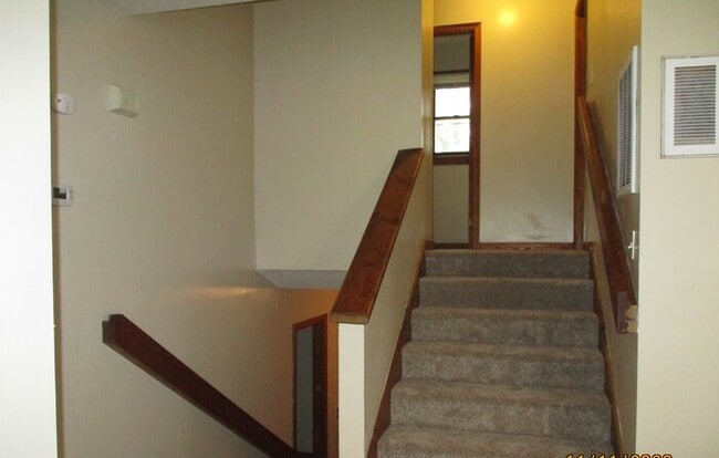 Building Photo - 138 Chestnut Dr SW