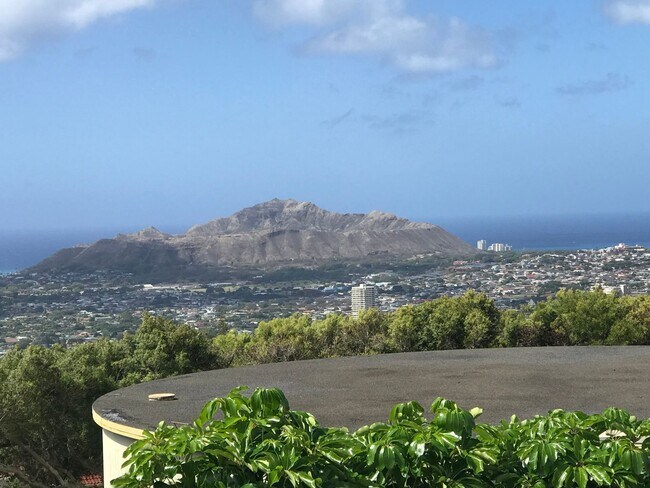 Building Photo - Waialae Iki, large family home 4 bedroom, ...