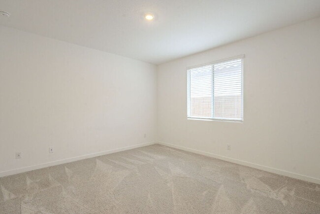 Building Photo - 3362 E Hayfield Wy