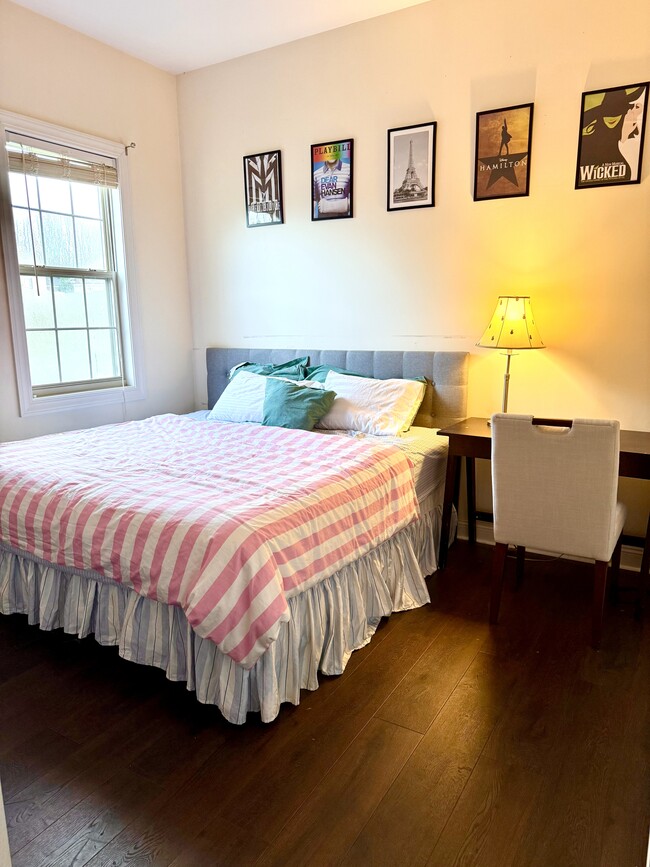 Building Photo - 100 Cottonwood Creek Ln