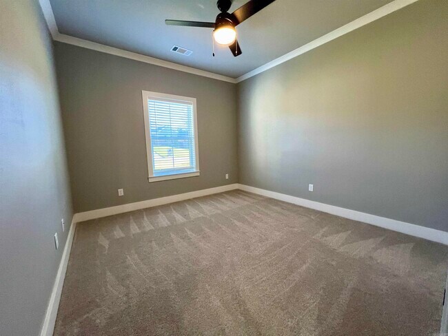 Building Photo - 9741 Meadow Creek Dr