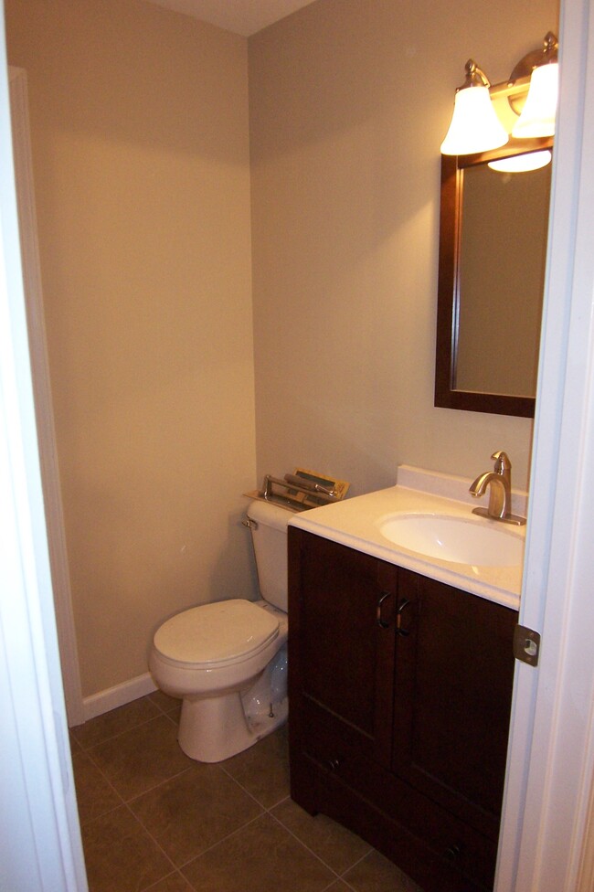 half bath off dining room - 4773 Lorraine Ave