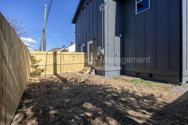 Building Photo - 1012 Debow St