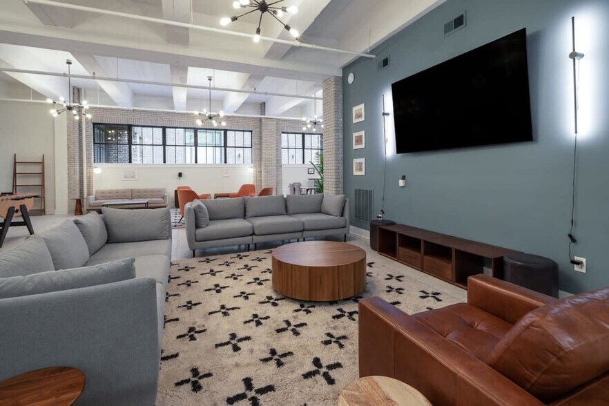 Building Photo - 150S S Independence Mall W