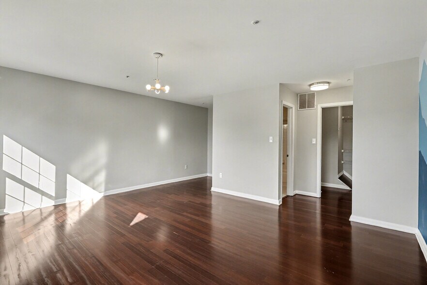 Building Photo - 19009 Crosstie Ter