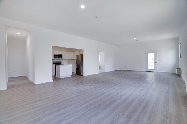 Building Photo - 9406 Juniper Dr