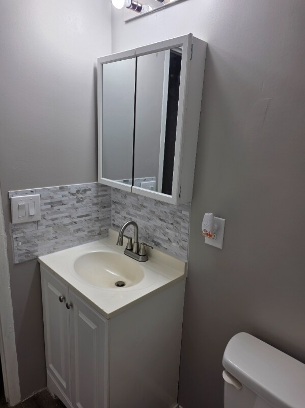 Building Photo - 734 N Country Acres Ave