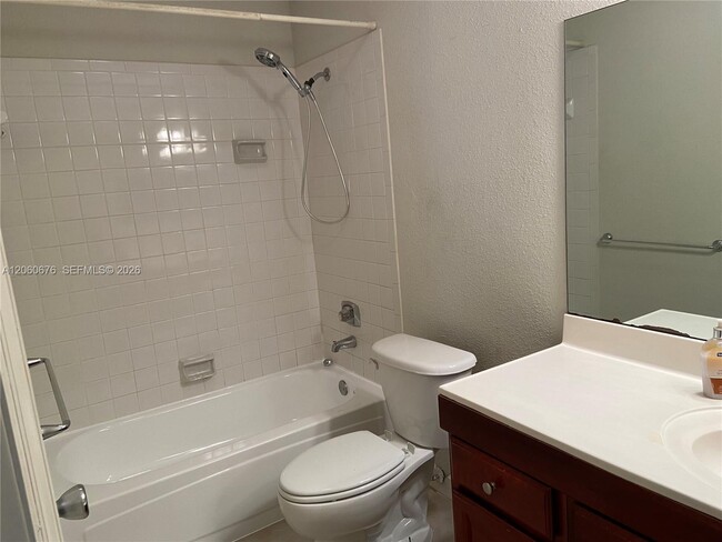 Building Photo - 755 Riverside Dr