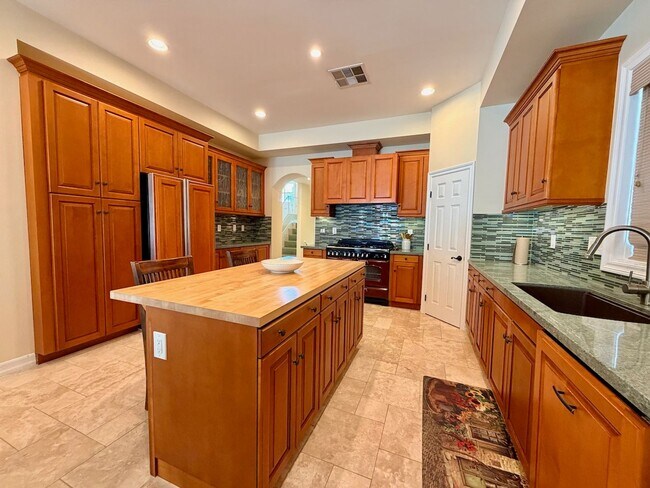 Building Photo - For Rent Available Now - Furnished House 3+BR 2.5Ba in Del Mar, charming furnished home in the hi...