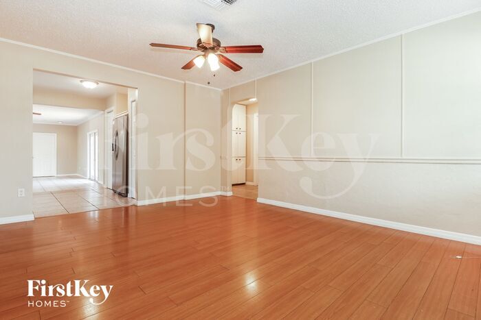 Building Photo - 521 65th St N