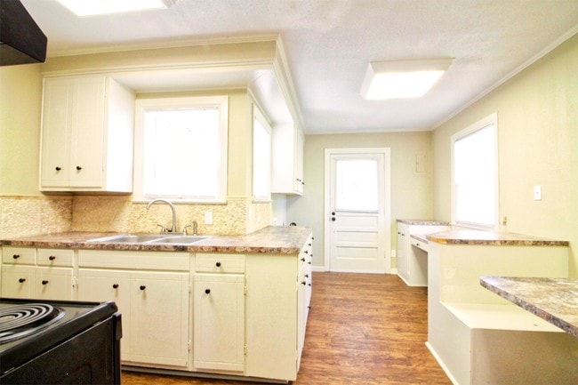 Building Photo - 303 N 43rd St