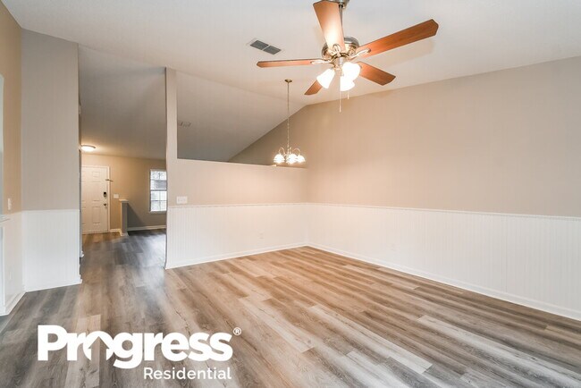 Building Photo - 13120 Leatherleaf Dr S