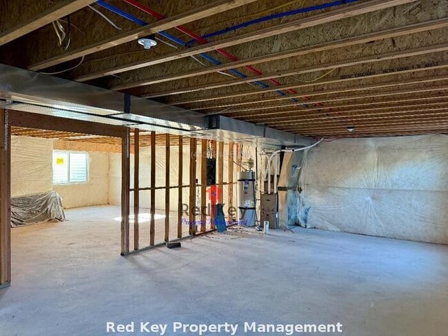 Building Photo - 600 N Duplex NEW