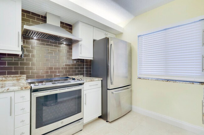 Building Photo - 1301 Seafarer Cir