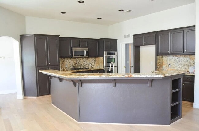 Building Photo - Spacious Riverlakes Golf Course Home with Pool, Spa & 3-Car Garage