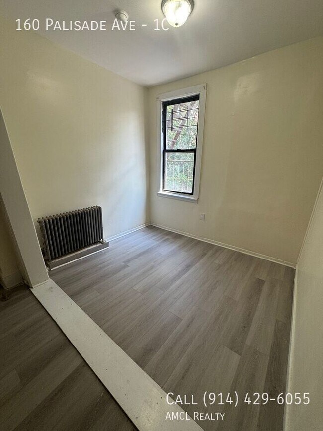 Building Photo - 160 Palisade Ave
