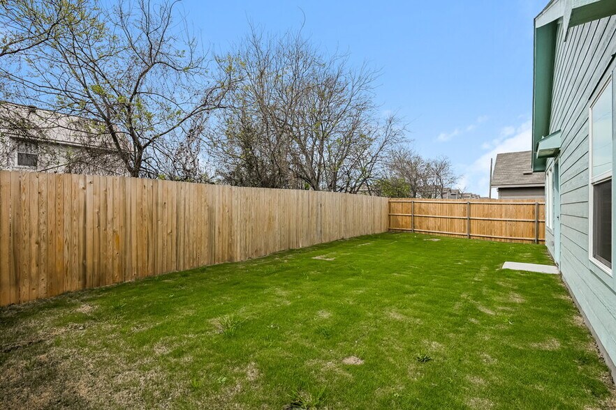 Building Photo - 10516 Desert Hawk Cir