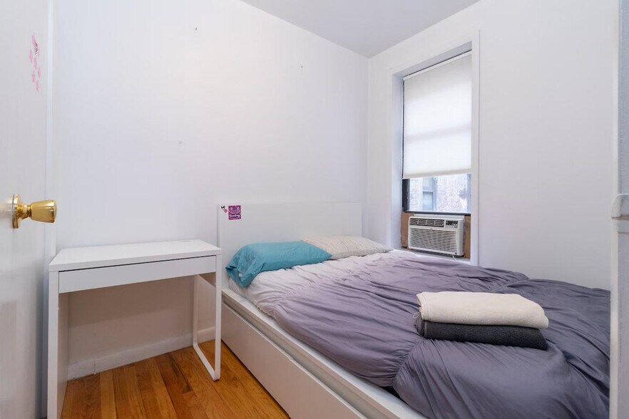 Building Photo - 320 E 93rd St