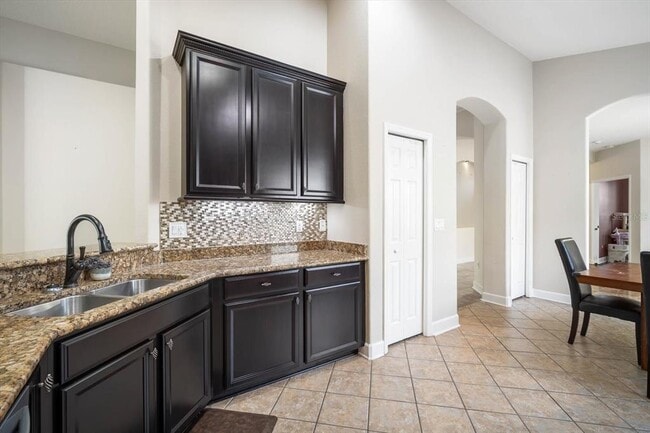 Building Photo - 8522 White Poplar Dr