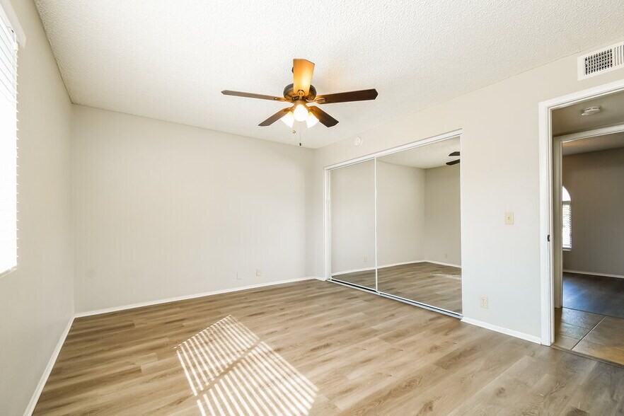 Building Photo - 503 W Cheyenne Dr