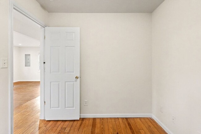 Building Photo - Cozy Cottage in Downtown Fredericksburg