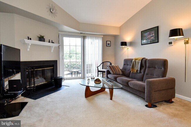 Building Photo - 6905 Victoria Dr