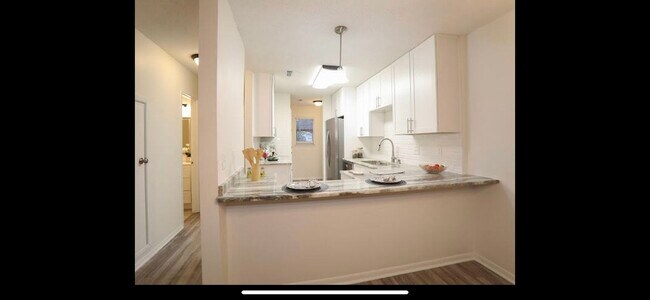 Building Photo - 619 Sandalwood Dr