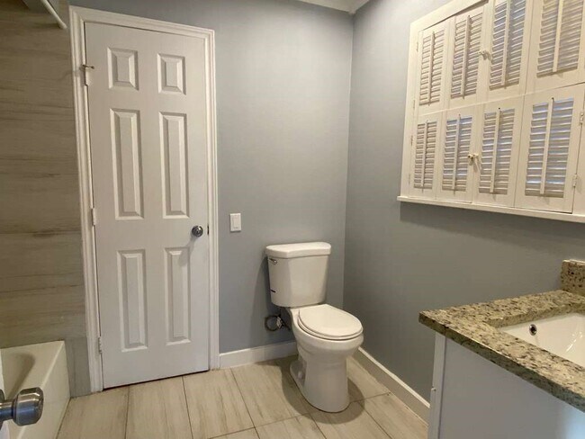 Building Photo - 204 E Houston St