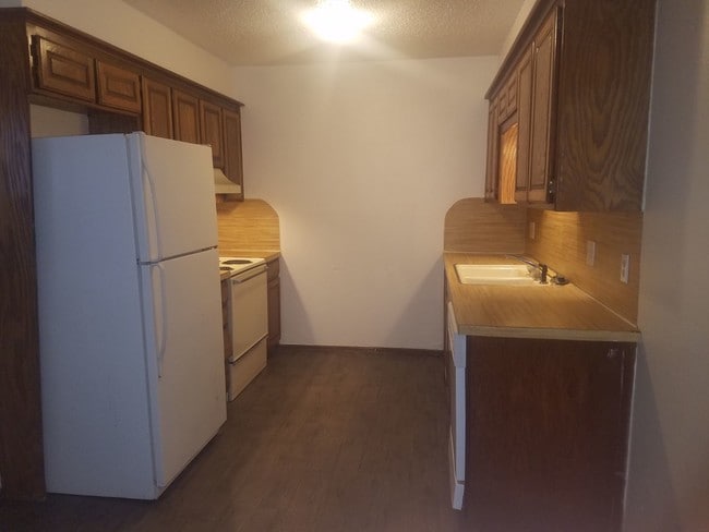 Building Photo - Southridge Manor Apartments West