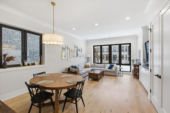 Building Photo - 3219 N Seminary Ave