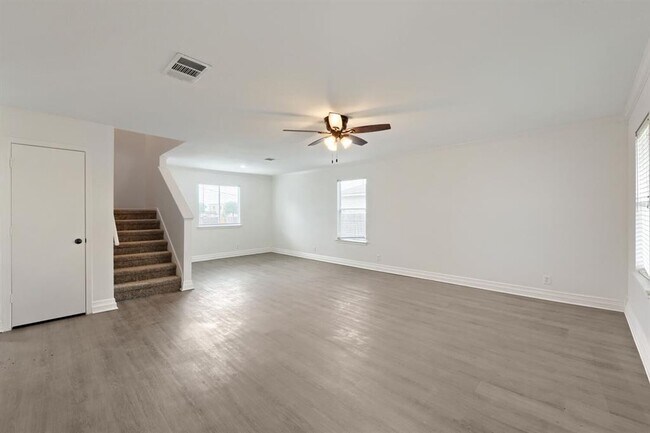 Building Photo - 184 Unity