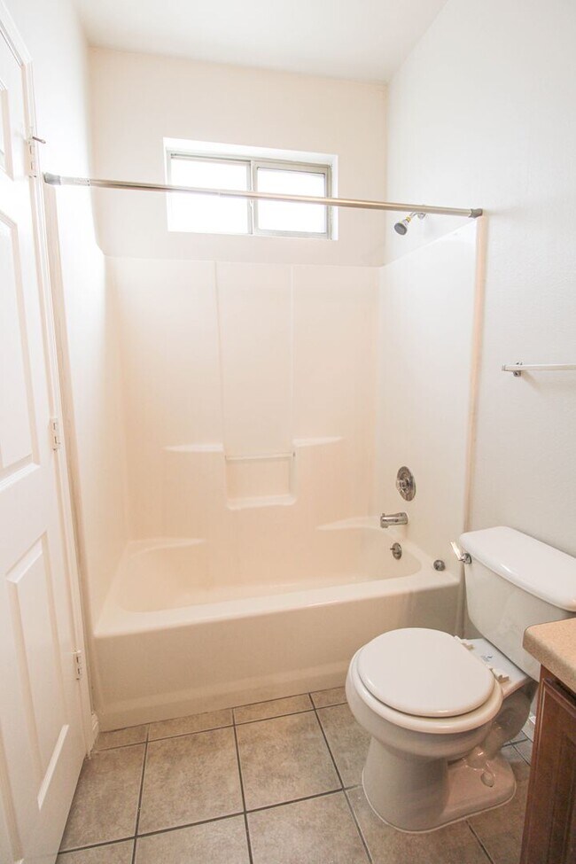 Building Photo - 530 Dukeway Dr