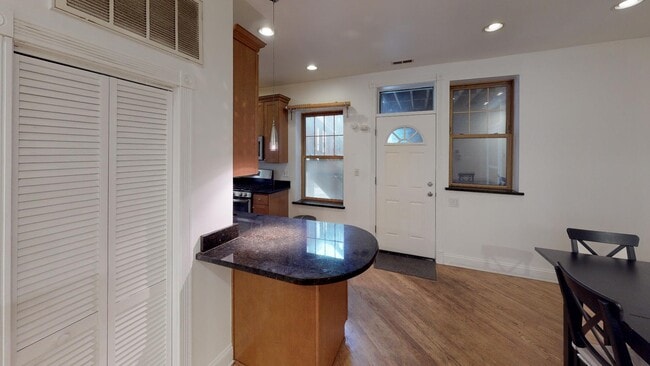 Building Photo - 5327 S Harper Ave
