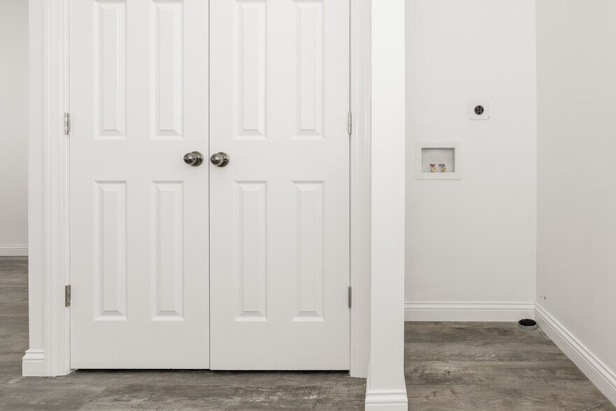 Building Photo - 701 E Kentucky St