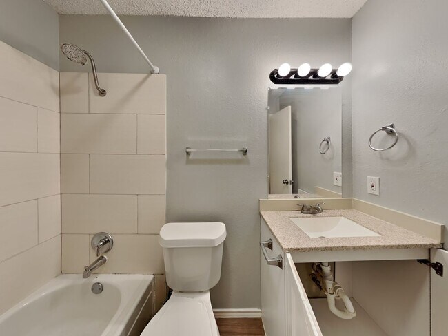 Building Photo - Alluring Single Family Home | 3 BR/2BA | 2-Car Covered Parking | Fencing wood