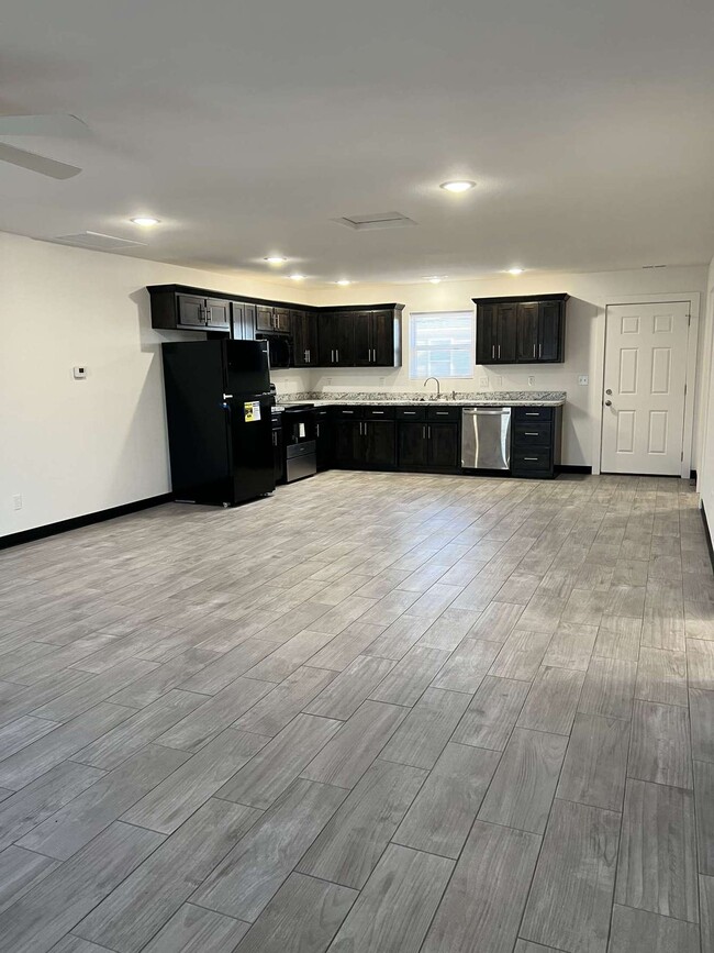 Building Photo - 1106 Chica Ln