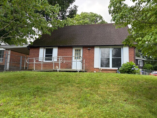 Building Photo - 18 Dogwood Ct