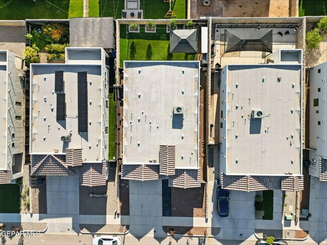 Building Photo - 221 Epsom Dr