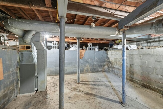Building Photo - NEW LISTING! 2 BEDROOM HOME