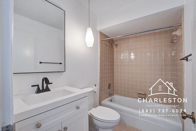 Building Photo - 1805 Chelwood Cir