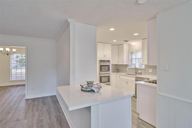 Building Photo - 715 Baltic Ln