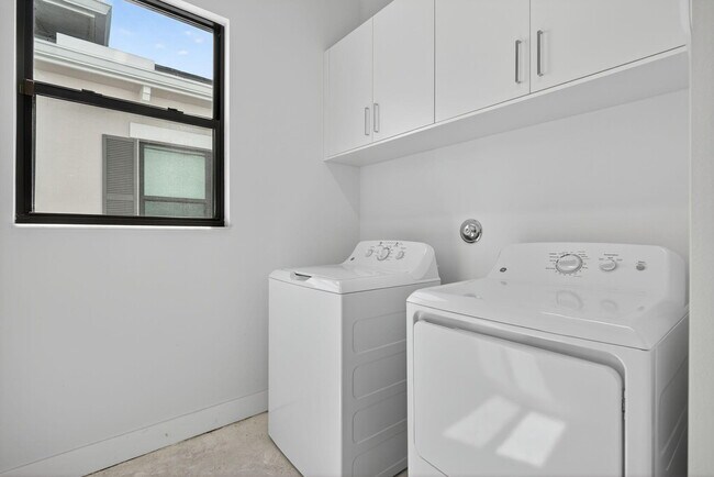 Building Photo - 10026 Skyloft St