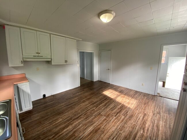 Building Photo - 725 N Kimball St