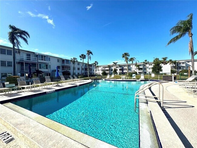 Building Photo - 2047 Canal Dr
