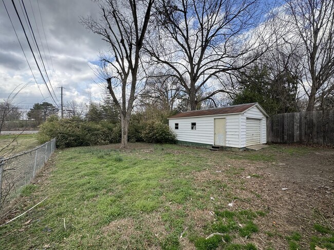 Building Photo - 2017 Lee High Dr NE