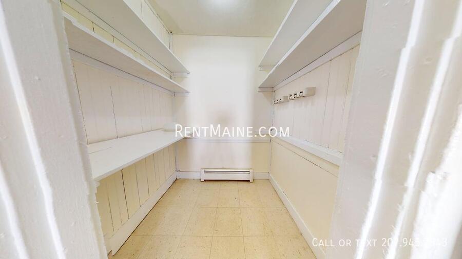 Building Photo - 322 Grove St